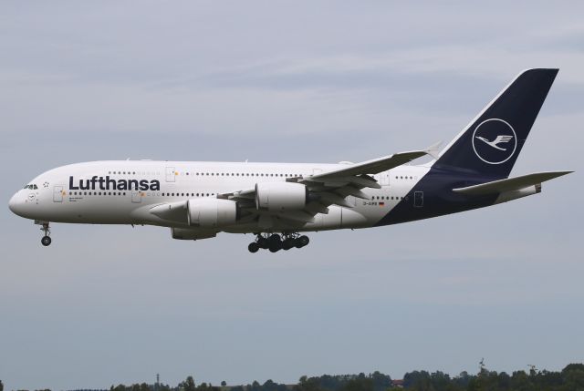 Airbus A380-800 (D-AIMB)