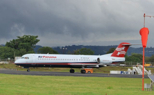 Fokker 100 (HP-1895PST)