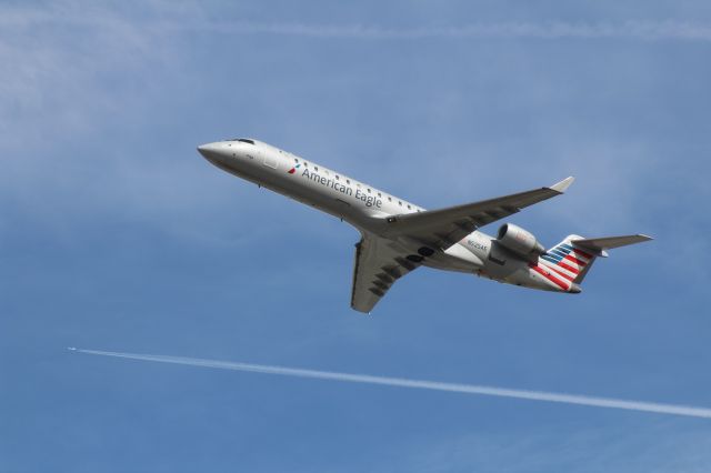 Canadair Regional Jet CRJ-700 (N525AE)