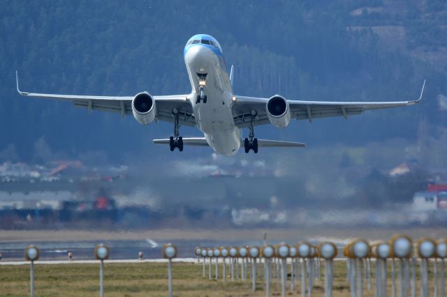 Boeing 757-200 (G-OOBC)