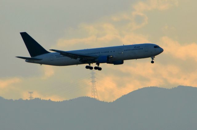 BOEING 767-300 (N763BK)