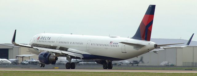 Airbus A321 (N316DN)