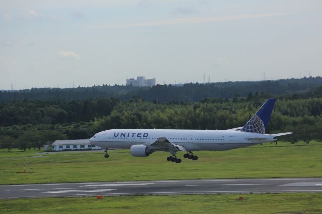 Boeing 777-200 (N228UA)