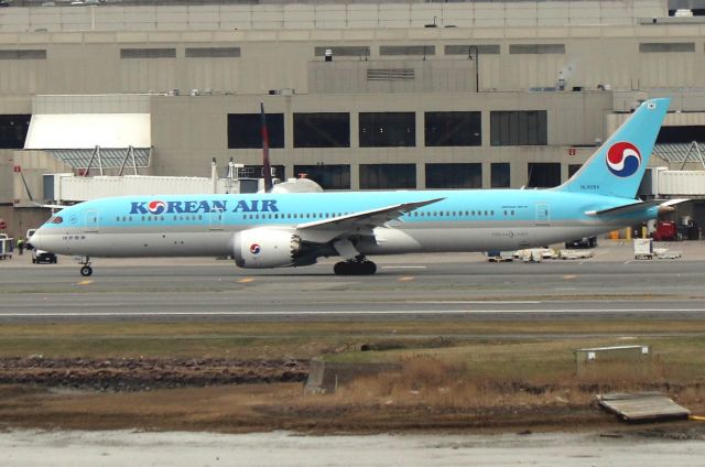 Boeing 787-8 (HL8084) - Korean 092 pushing from the gate