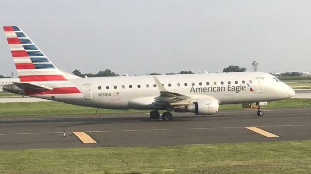 Embraer 175 (N131HQ)