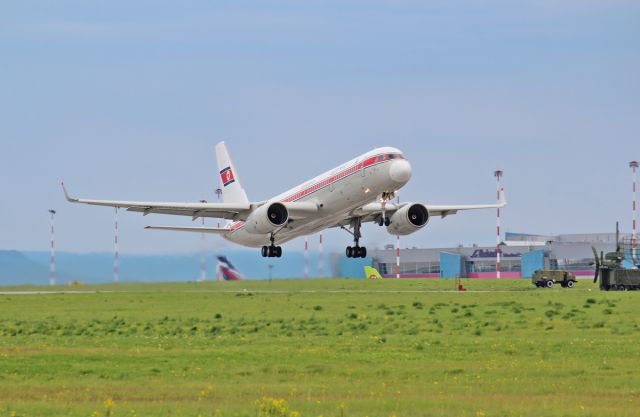 Tupolev Tu-214 (P-633)