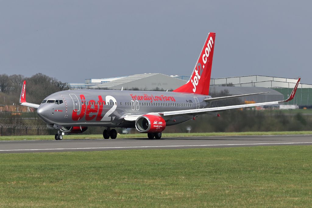 Boeing 737-800 (G-JZBL) - EXS909 departing to Fuerteventura on a sunny afternoon.  G-JZBL was only delivered to Jet2 a couple of week earlier.