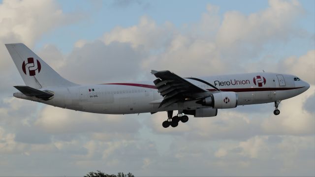 Airbus A300F4-600 (XA-GGL) - An Aero Union A300-605RF Reg#XA-GGL(This aircraft was converted From a passenger version to a cargo version"You can see where,the cargo windows were blanked out,The interior floor was strengthened reinforced for cargo,And a large cargo door was installed on the left side of the fuselage!