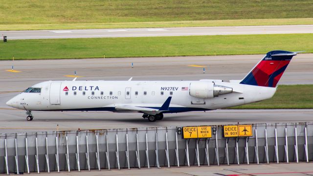 Canadair Regional Jet CRJ-200 (N927EV)