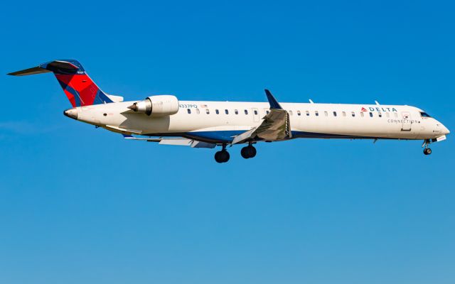 Canadair Regional Jet CRJ-900 (N337PQ)