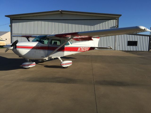 Cessna Skyhawk (N7606V)