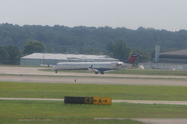 Canadair Regional Jet CRJ-200 (N899SK)