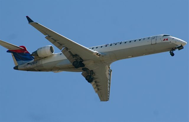 Canadair Regional Jet CRJ-700 (N751EV)