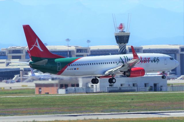 Boeing 737-800 (EI-GKW)