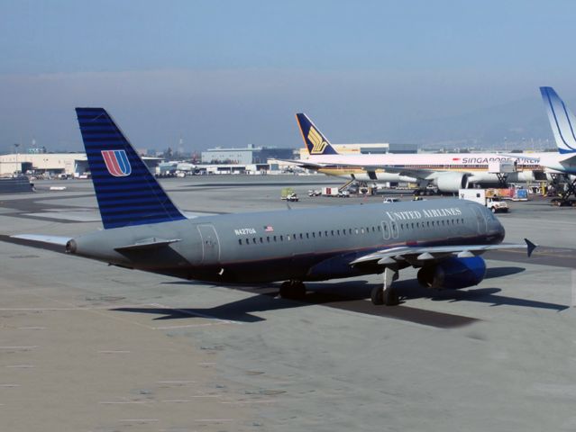 Airbus A320 (N427UA) - United Airlines A320.