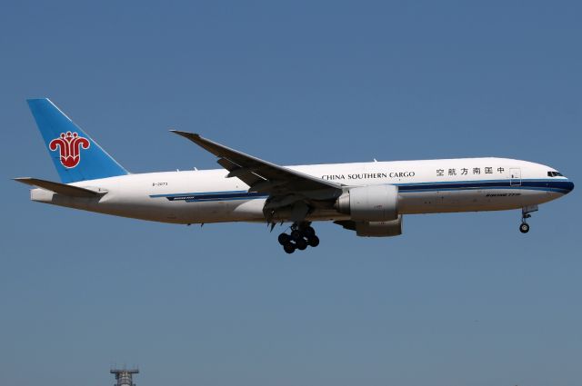 BOEING 777-200LR (B-2073)