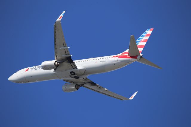 Boeing 737-800 (N998NN)