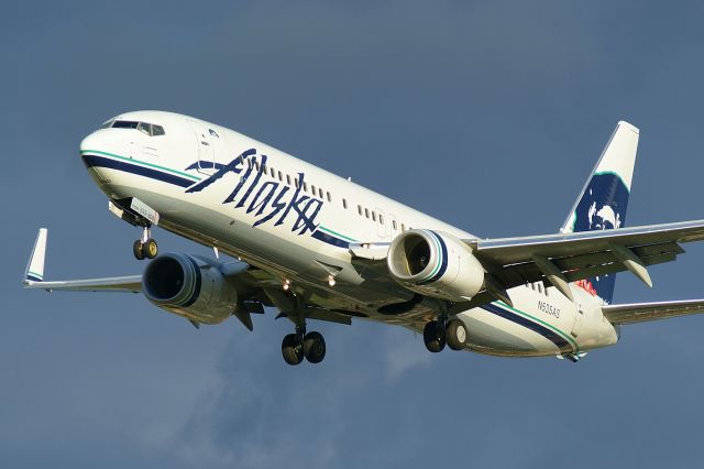 Boeing 737-800 (N535AS) - 30L arrival after storms