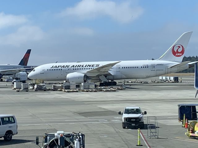 Boeing 787-8 (JA840J)