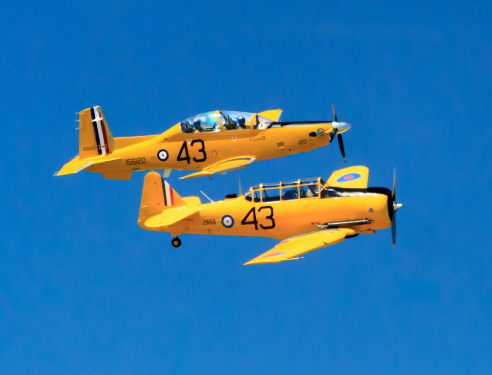 Raytheon Texan 2 (15-6120) - Flying in formation with CF-ROA, at the Gatineau airshow