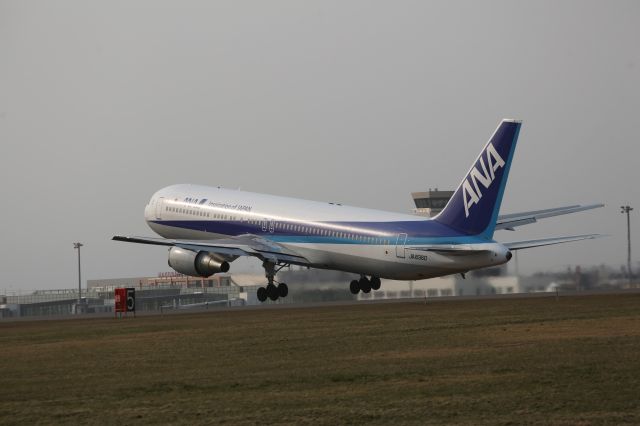 BOEING 767-300 (JA8360) - 18 April 2015: HKD-HND.
