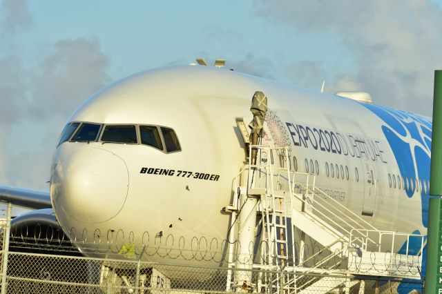 Boeing 777-200 (A6-EBP)