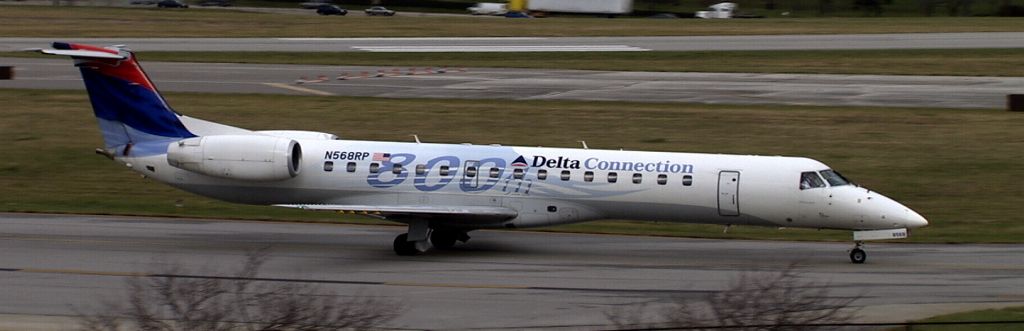 Embraer ERJ-145 (N568RP) - N568RP is Embraers 800th CRJ... As Chautauqua 6006 she taxis to the active recently at Blue Grass Airport (KLEX) to make the 16 minute flight to Northern Kentucky International (KCVG)...