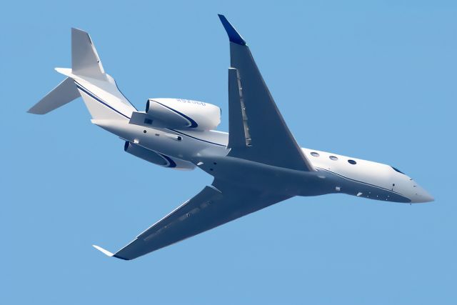 Gulfstream Aerospace Gulfstream G500 (N520GD) - Brand new G500 on approach into Newark.