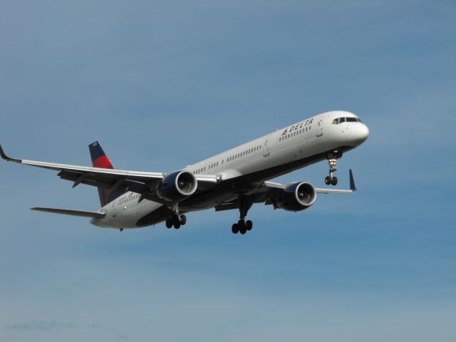 BOEING 757-300 (N585NW) - Delta flight #109 diverting to TLH for weather in Orlando.