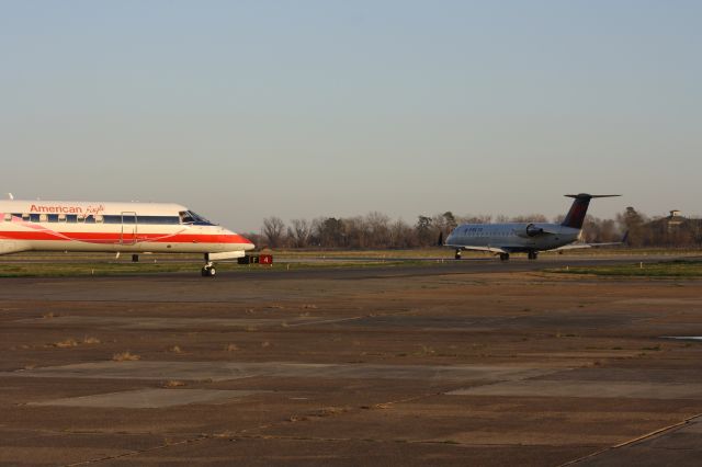 Embraer ERJ-145 (N909AE)