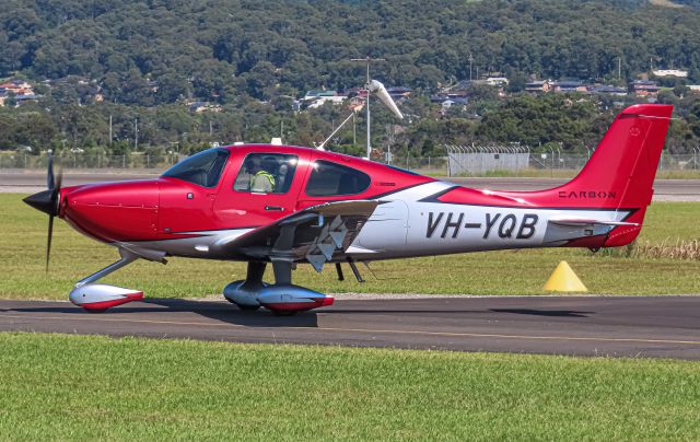 Cirrus SR-20 (VH-YQB) - VH-YQB Rolling out of parking at YSHL. 