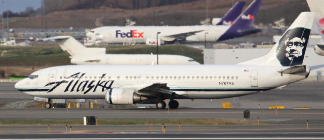 BOEING 737-400 (N767AS) - One of the last few 737-400s left flying for Alaska Airlines.