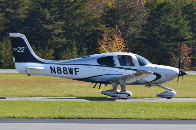 Cirrus SR-22 (N88WF) - LUCKY 8 AVIATION LLC at KJQF - 11/16/17