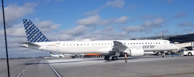 EMBRAER 195 (C-GKQZ)