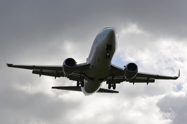 BOEING 737-300 (YL-BBI)