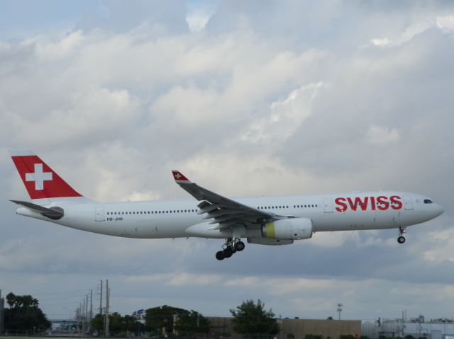 Airbus A330-300 (HB-JHB)