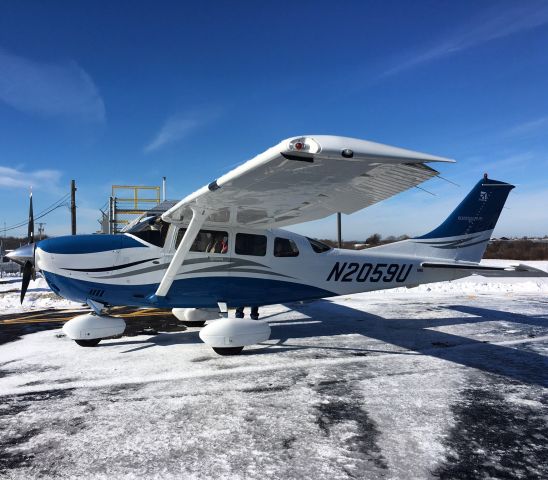 Cessna 206 Stationair (N2059U) - Cold re-fueling at KUUU