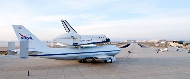 N911NA — - Shuttle Atlantis on Ramp aboard SCA 747 at NASA Dryden, Edwards AFB