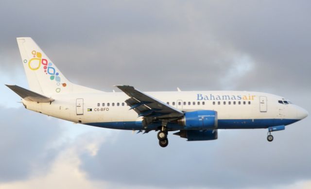 Boeing 737-500 (C6-BFD)