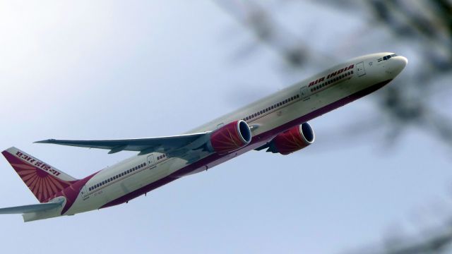 BOEING 777-300ER (VT-ALO)