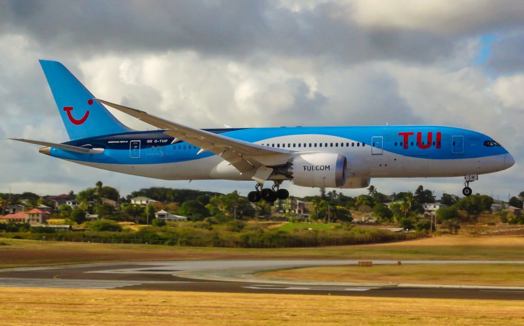 Boeing 787-8 (G-TUIF) - TOM168 arriving in Barbados on runway 09 from Manchester