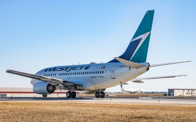 BOEING 737-600 (C-GWCQ)