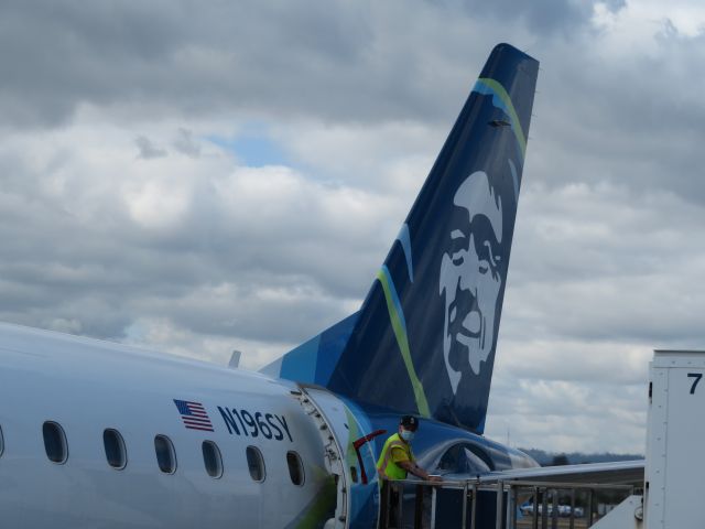Embraer 175 (N196SY) - Portland, OR - Heading nonstop to KMCI.  