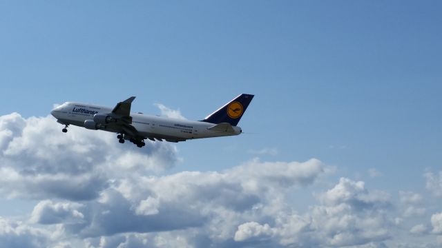 Boeing 747-400 (D-ABVZ) - DEPARTING SEATAC