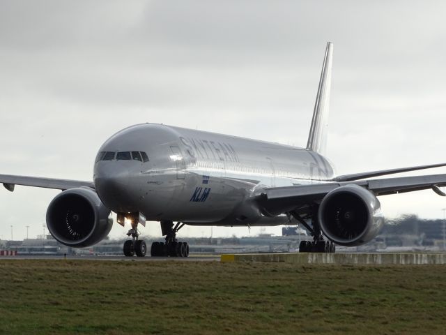 BOEING 777-300 (PH-BVD) - Skyteam!