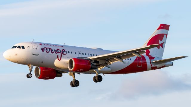 Airbus A319 (C-GITR) - Rouge 1841 coming in to Portland to start off the seasonal route from Toronto. First scheduled flight for Air Canada Rouge into Portland. Route used to be operated by Air Canada's E190s.