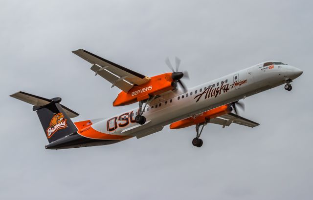 de Havilland Dash 8-400 (N440QX)