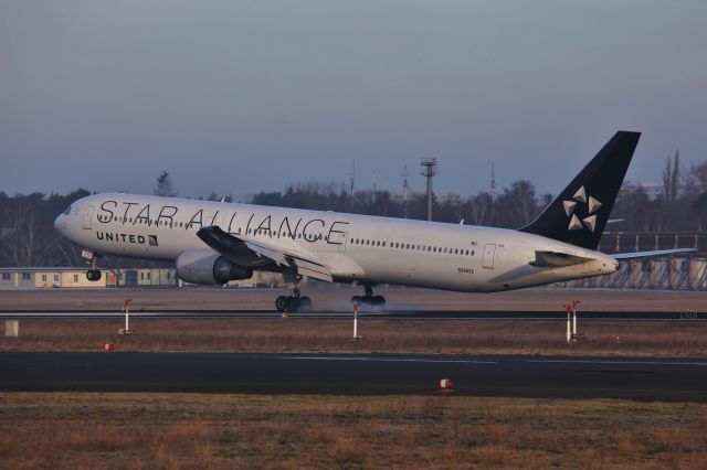 BOEING 767-400 (N76055)