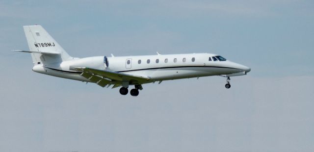 Cessna Citation Sovereign (N789MJ) - On final is this 2008 Cessna Citation Soverign 680 in the Summer of 2020.