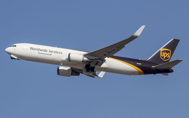 BOEING 767-300 (N340UP)